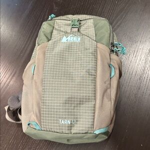 Kids' Tarn 12 Backpack - Green and Tan